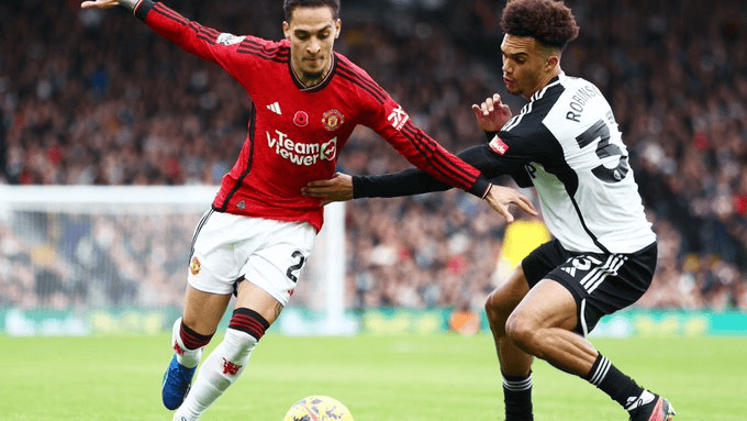 包含曼联训练开放日；今夜远射贴柱引欢呼；NBA季后赛在即；数据趋势出现新变化的词条-九游官网